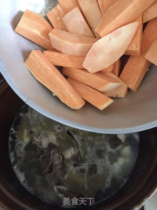 烧骨芥菜煲步骤8