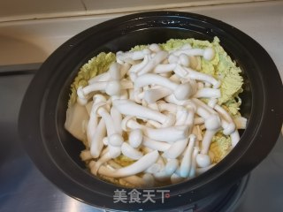 虾仁海鲜菇菜煲步骤3