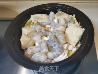虾仁海鲜菇菜煲步骤4
