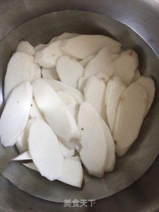 芹菜木耳炒淮山步骤3