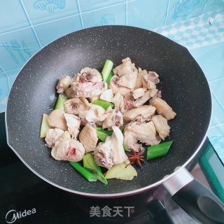 鸡块烧土豆步骤5
