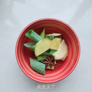 鸡块烧土豆步骤3