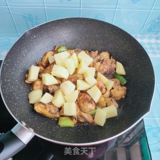 鸡块烧土豆步骤8
