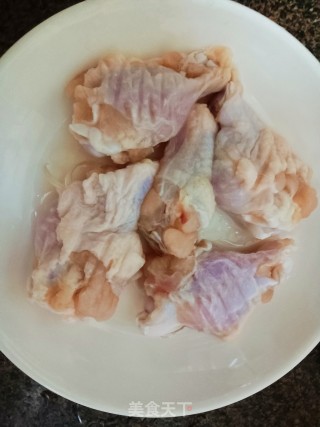 酱焖鸡翅根步骤1