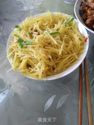 香香的青椒炒土豆丝步骤1