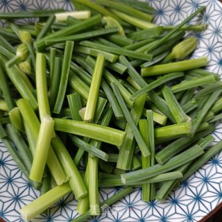 韭菜苔炒茭白步骤1