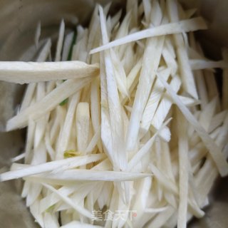 韭菜苔炒茭白步骤3
