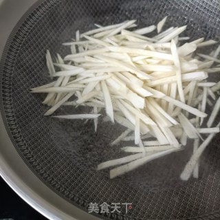 韭菜苔炒茭白步骤4