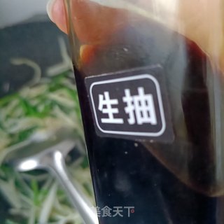 韭菜苔炒茭白步骤14
