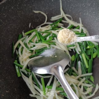 韭菜苔炒茭白步骤13