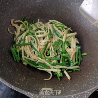 韭菜苔炒茭白步骤15