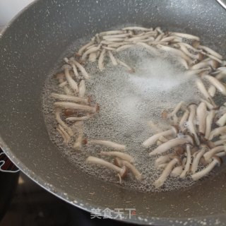 蟹味菇炒豆腐步骤6