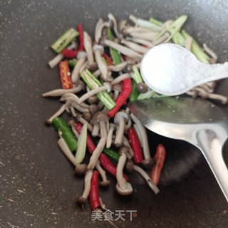 蟹味菇炒豆腐步骤15