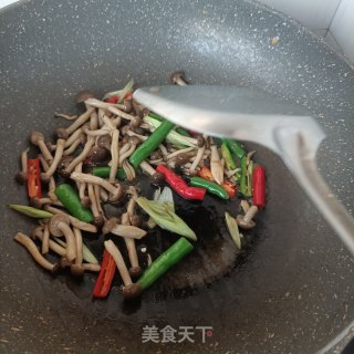 蟹味菇炒豆腐步骤18