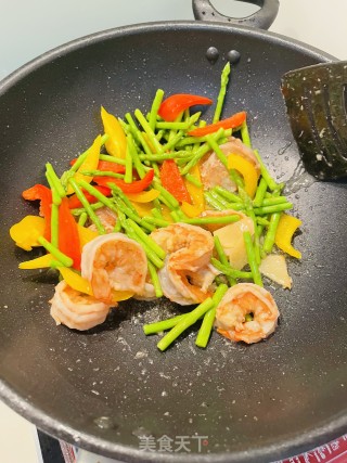 芦笋菜椒虾仁步骤5