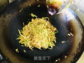 剁辣椒炒甘蓝步骤7