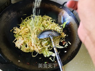剁辣椒炒甘蓝步骤6