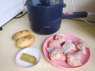 咖喱翅根炖土豆步骤1