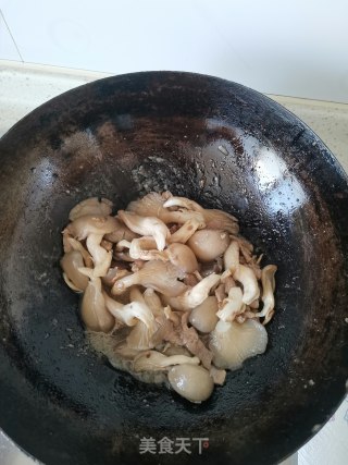 蘑菇炒肉片步骤5