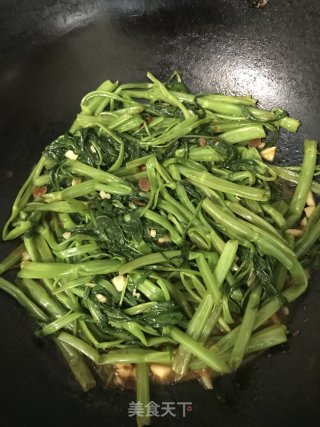 黄豆酱炒通菜步骤6
