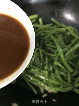 黄豆酱炒通菜步骤5