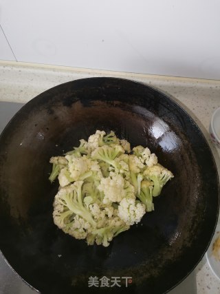炝炒菜花步骤3