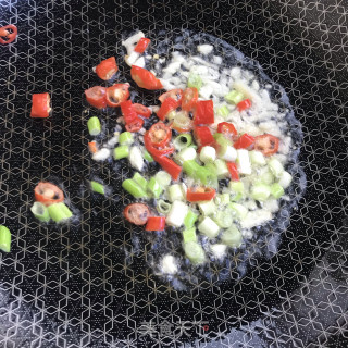 茭白炒羊肚菌步骤6