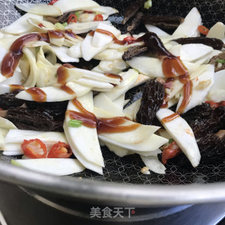 茭白炒羊肚菌步骤8
