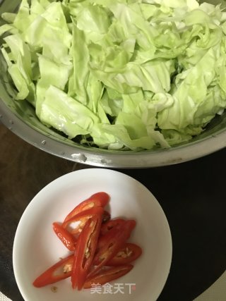 包菜炒红薯粉丝步骤2