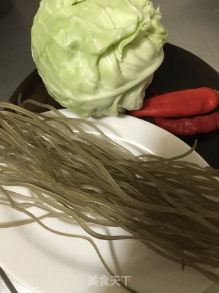 包菜炒红薯粉丝步骤1