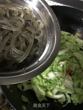 包菜炒红薯粉丝步骤6