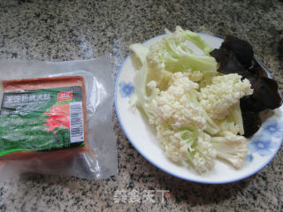 黑木耳烤火腿炒花菜步骤1