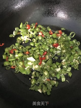 番茄炒辣椒步骤4