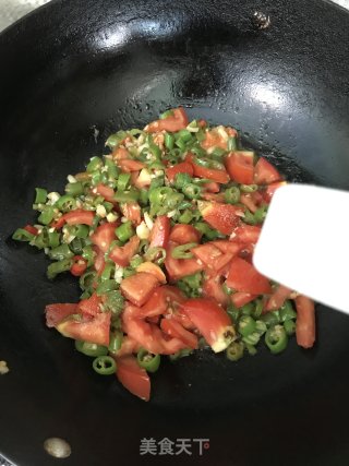 番茄炒辣椒步骤6