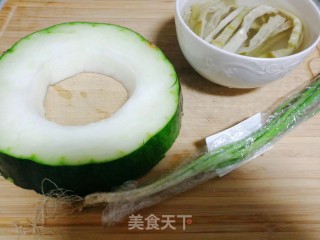清热解暑减脂美食～火腿扁尖笋煮冬瓜步骤1