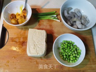 “蟹黄”豆腐煲步骤1