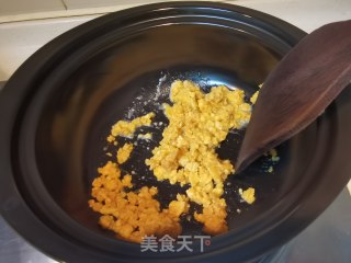 “蟹黄”豆腐煲步骤7