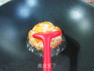 煎鸡蛋炒莲藕步骤2