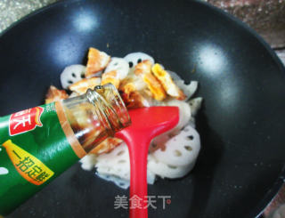 煎鸡蛋炒莲藕步骤7