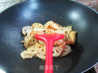 煎鸡蛋炒莲藕步骤9