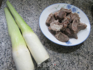 牛肉烧茭白步骤1