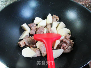 牛肉烧茭白步骤4