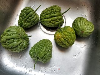 蛤蜊炒苦瓜步骤1