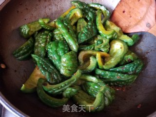 蛤蜊炒苦瓜步骤8