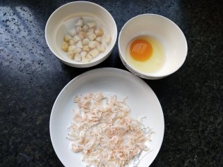 干贝虾米蒸蛋步骤1