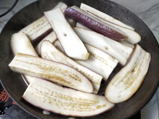 五花肉烧茄子干步骤3