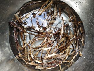 五花肉烧茄子干步骤6