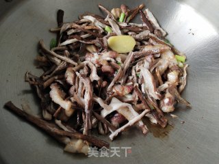 五花肉烧茄子干步骤11
