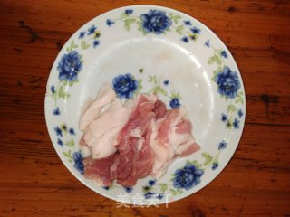 西兰花炒青椒。步骤1