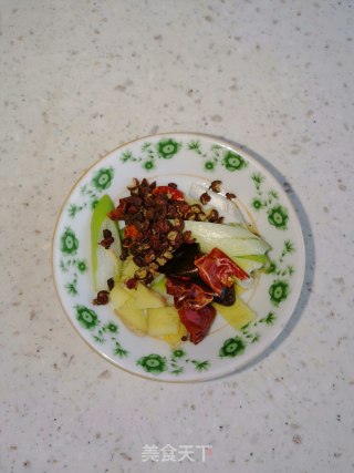 白萝卜牛肉煲步骤3